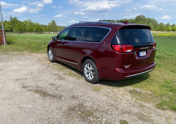 Chrysler Pacifica cena 115000 przebieg: 170000, rok produkcji 2018 z Myszków małe 781